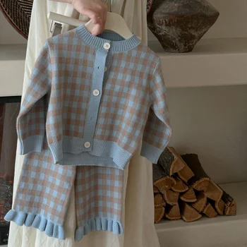 Детский комплект 2023 Осень Новая Модная одежда для девочек в корейском стиле, милый Синий клетчатый свитер, кардиган, жилет и брюки, комплект из трех предметов